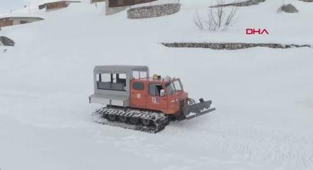 Yaylada kar kalınlığı 3 metreyi aştı; evler kayboldu