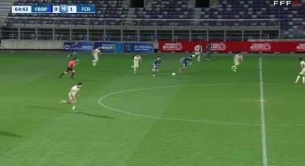 Orta sahanın gerisinden akıl dolu gol! Spiker anlatırken kendinden ge&ccedil;ti