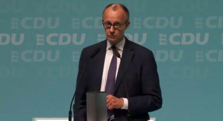 Alman Başbakan'dan Filistin pankartına tepki: Biz İsrail'in yanındayız!