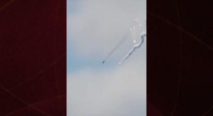 İran f&uuml;zesi bir u&ccedil;ağı d&uuml;ş&uuml;rd&uuml;, bir ABD jeti ise kıl payı atlattı