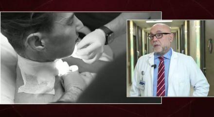 Boynundaki 2 kiloluk k&uuml;tleyle yaşıyordu: T&uuml;rkiye'de sağlığına kavuştu!