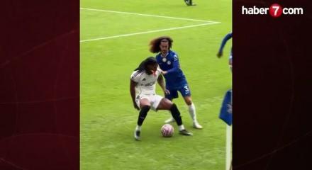 D&uuml;nyaca &uuml;nl&uuml; ismin spor salonuna girişi yasaklandı