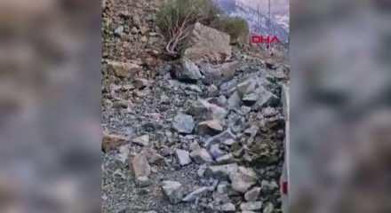 G&uuml;m&uuml;şhane- Giresun kara yolunda heyelan!