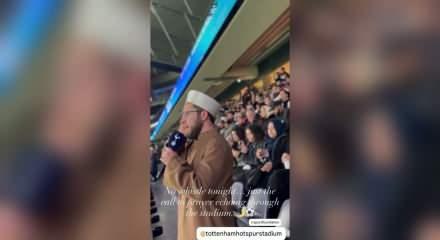 İngiliz devinin stadında iftar! Ezanı T&uuml;rk imam okudu