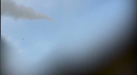 İran f&uuml;zelerle İsrail'i vurmaya devam ediyor!  Beerşaba'da f&uuml;ze d&uuml;şme anı kamerada