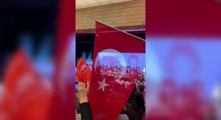 İspanya Başbakanı Sanchez'den s&uuml;rpriz T&uuml;rk bayrağı paylaşımı! Sosyal medyayı salladı