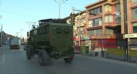 Keşmir&rsquo;de cuma namazı kısıtlaması: Mirvaiz &Ouml;mer Faruk ev hapsine alındığını duyurdu