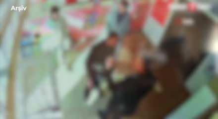 İstabul'da lisede &ouml;ğrenci, 2 &ouml;ğretmen ve arkadaşını bı&ccedil;akladı!