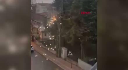 Samsun'da trafo patlaması paniği: Kıvılcımlar geceyi aydınlattı