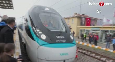 T&uuml;rkiye&rsquo;nin İlk yerli ve milli hızlı treni raylara indi!