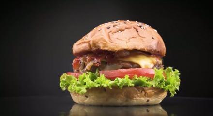 Uzman isimden 'dikkatli t&uuml;ketin' uyarısı: Kanlı ishalle başlıyor, b&ouml;brekten ettiriyor