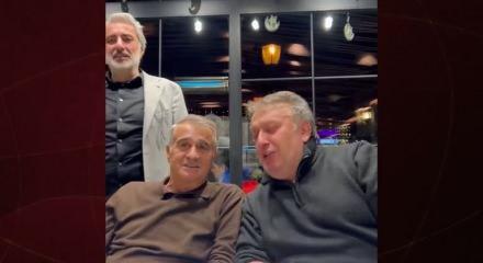 &Uuml;nl&uuml; teknik direkt&ouml;r Şenol G&uuml;neş İsmail T&uuml;r&uuml;t şarkı s&ouml;yledi! O anlar sosyal medyada g&uuml;ndem oldu