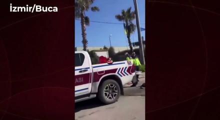 CHP'li Buca belediyesinin g&ouml;revini vatandaş ve Jandarma yaptı! 