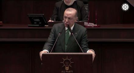 Cumhurbaşkanı Erdoğan g&ouml;z&uuml;n&uuml; kan b&uuml;r&uuml;m&uuml;ş şebekenin y&uuml;z&uuml;nden "B&ouml;lgemiz kan ve barut kokusuyla kaplandı" dedi