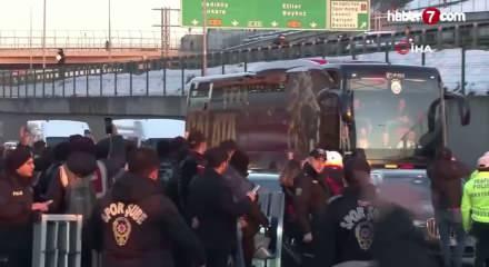 Galatasaray, S&uuml;per Lig'in 68 sezonluk puan cetvelinde Fenerbah&ccedil;e ile farkı kapatıyor