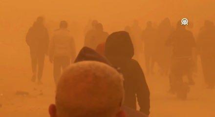 Gazze&rsquo;de etkili olan kum fırtınası Filistinlilerin hayatını daha da zorlaştırdı