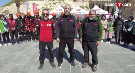 İHH'dan Halep Kalesi&rsquo;nde temizlik ve d&uuml;zenleme &ccedil;alışması