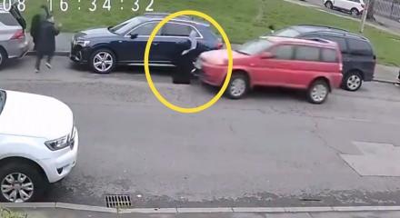 Londra'da al&ccedil;ak saldırı! Sadece M&uuml;sl&uuml;man diye kadını arabayla ezdi