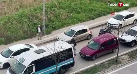  Otomobil s&uuml;r&uuml;c&uuml;s&uuml; motosikletliye copla saldırdı