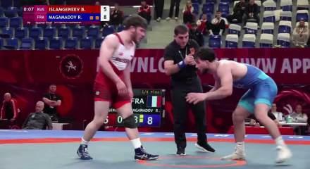 Rus g&uuml;reş&ccedil;iden yenilmek &uuml;zere olduğu m&uuml;cadeleyi son saniyede &ldquo;U&ccedil;an sincap&rdquo; hareketiyle kazandı