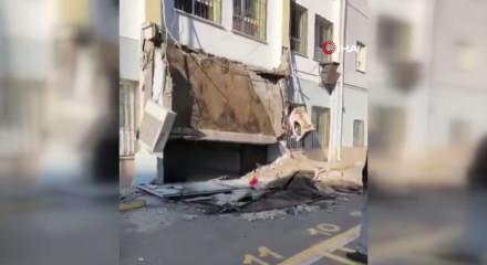 Pendik'te panik anlar: Okulun giriş sa&ccedil;ağı &ccedil;&ouml;kt&uuml;