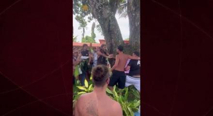 Brezilya'da Filistin bayrağı taşıyan kadına saldıran İsraillilere yerel halk tepki g&ouml;sterdi