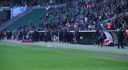 Sel&ccedil;uk inan &ccedil;ıldırdı! Ma&ccedil;ın son saniyelerinde kul&uuml;beyle birlikte soyunma odasına gitti