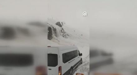 Şırnak-Hakkari kara yoluna &ccedil;ığ d&uuml;şt&uuml;