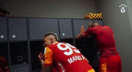 Takım arkadaşından Osimhen'e b&uuml;y&uuml;k &ouml;vg&uuml;