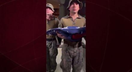 Venezuela'da ABD bayrağı  7 yıl sonra g&ouml;ndere &ccedil;ekildi