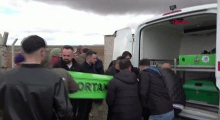 Aksaray'da anne ve babasının kabri başında &ouml;ld&uuml;r&uuml;len Gamze toprağa verildi