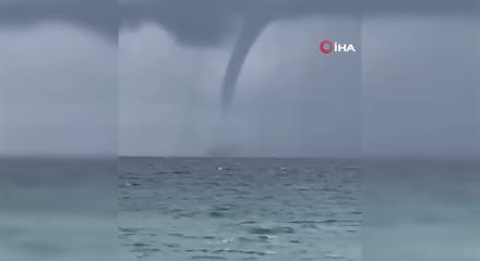 Antalya&rsquo;da korkutan hortum karaya ulaşmadan kayboldu