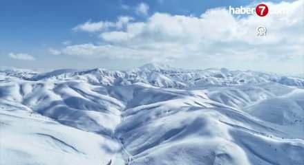 Bayburt'ta kar kalınlığı 2 metreyi aştı