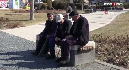 Bayram &ouml;ncesi emeklilere ikramiye &ouml;demeleri hız kesmeden s&uuml;r&uuml;yor