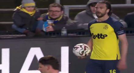 Bel&ccedil;ika ligindeki ma&ccedil;ta futbolcular oru&ccedil; a&ccedil;tı