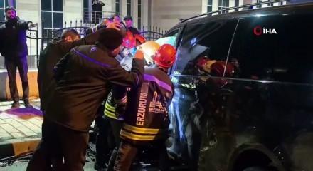 Erzurum'da 4 aracın karıştığı zincirleme kaza: &Ccedil;ok sayıda yaralı var