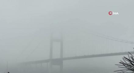 İstanbul g&uuml;ne sisle başladı