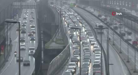 İstanbul'da bayram yağmurlu ge&ccedil;iyor