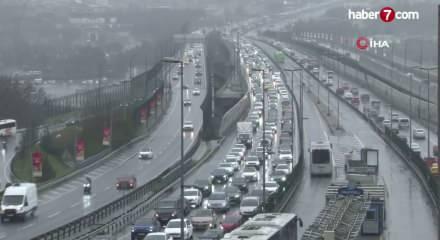 İstanbul'da trafik yoğunluğu yaşanıyor