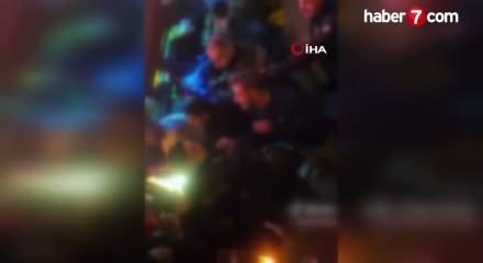 Kocaeli'de 'k&uuml;f&uuml;r etmeyin' dehşeti! &Ccedil;ocuğunun yanında &ouml;ld&uuml;resiye d&ouml;v&uuml;ld&uuml;