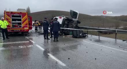 Konya'da korkun&ccedil; kaza: Baba ve oğlu &ouml;ld&uuml;, 4 kişi yaralandı!