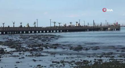 Kuvvetli fırtına sonrası İskenderun K&ouml;rfezi'nde deniz suyu &ccedil;ekildi