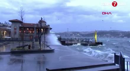 Marmara ve Doğu Anadolu i&ccedil;in kuvvetli r&uuml;zgar ve &ccedil;ığ uyarısı