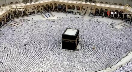 Mekke'de milyonlarca M&uuml;sl&uuml;man bayram namazını kıldı