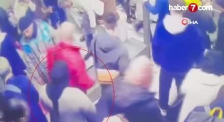 Sultanahmet'te yankesicilik yapan 2 kadın su&ccedil;&uuml;st&uuml; yakalandı