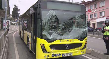&Uuml;sk&uuml;dar'da iki İETT otob&uuml;s&uuml; &ccedil;arpıştı