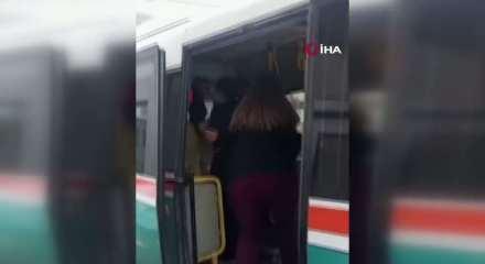 Yolculuk sırasında sancılanan kadın dolmuşta doğum yaptı