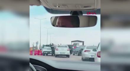 Diyarbakır&rsquo;da trafikte yol verme kavgası kamerada