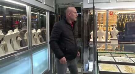 "Vallahi billahi yok" yazısı da kuyumculardaki izdihamı durduramadı