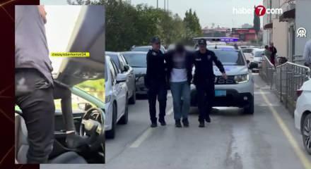 Adana'da otomobili ayağıyla kullanan s&uuml;r&uuml;c&uuml; yakalandı